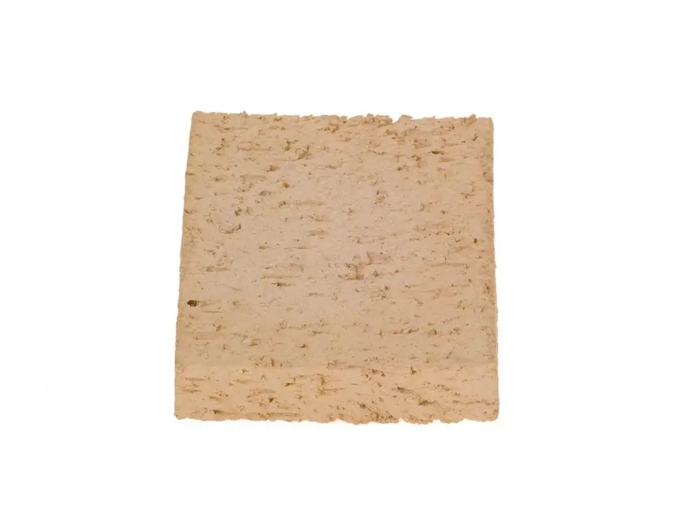 BOSCH Schamottstein in quadratischer Form, beige Oberfläche mit leicht rauer Textur, auf weißem Hintergrund.